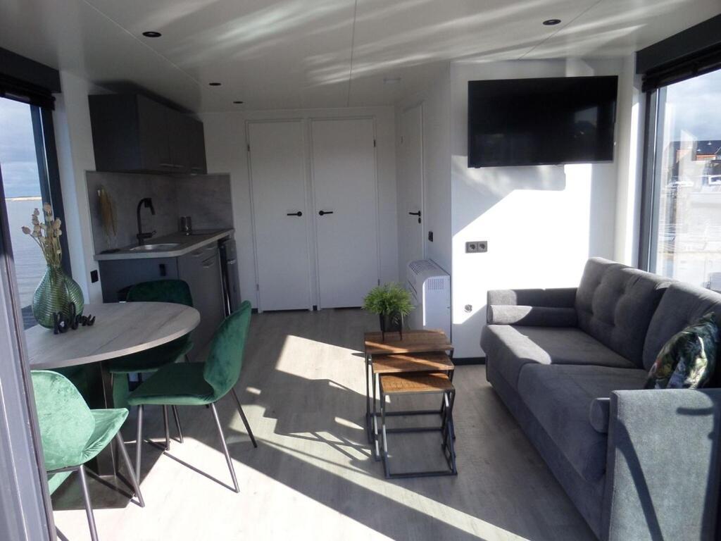 Modern Houseboat With Air Conditioning Located In Marina Uitgeest Exterior foto
