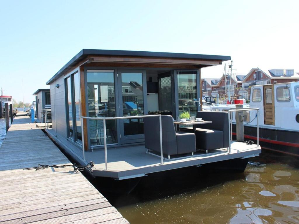Modern Houseboat With Air Conditioning Located In Marina Uitgeest Exterior foto