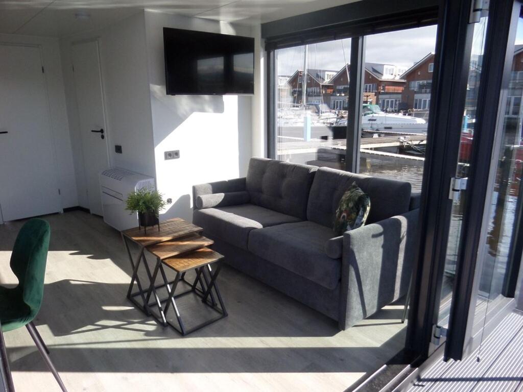 Modern Houseboat With Air Conditioning Located In Marina Uitgeest Exterior foto