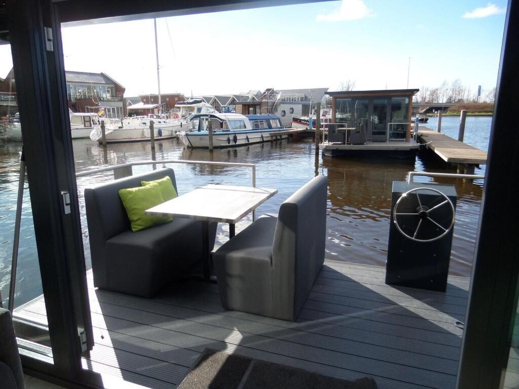 Modern Houseboat With Air Conditioning Located In Marina Uitgeest Exterior foto