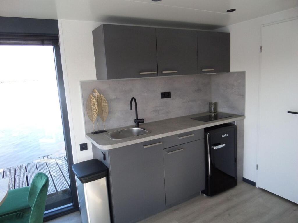 Modern Houseboat With Air Conditioning Located In Marina Uitgeest Exterior foto